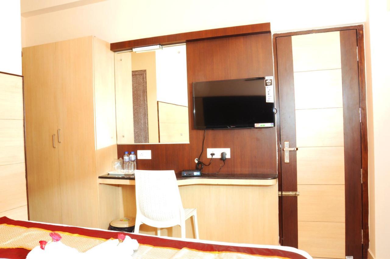 Saibala Budget Airport Hotel Chennai Exteriör bild